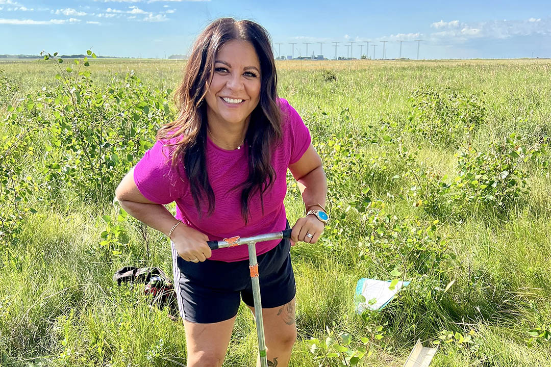 Angie Mose collecting soil samples at the USask Kernen Crop Research Farm for the Aski 101 Field Studies in the Environment course. (Photo: Submitted)