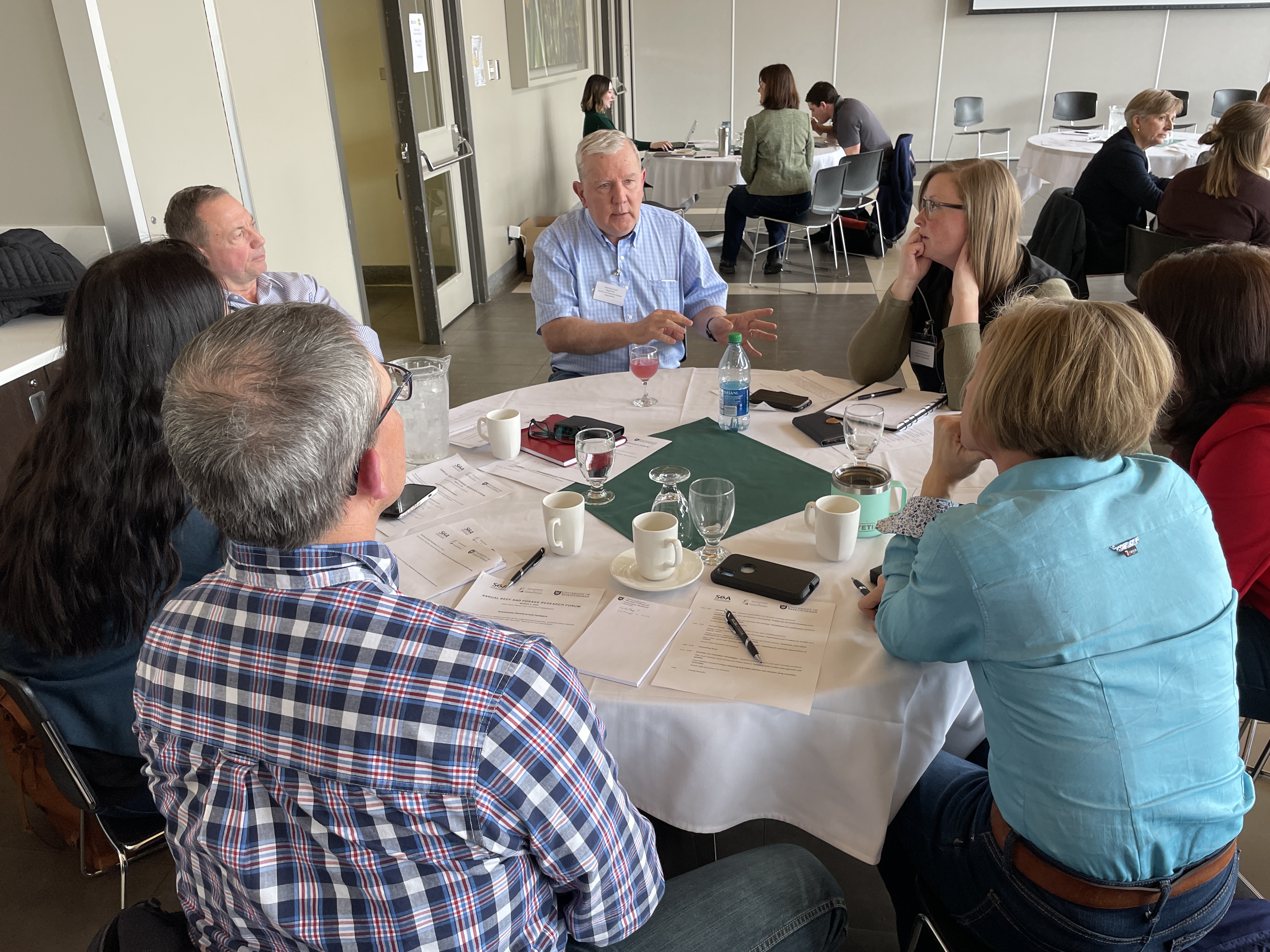 Dr. Jose Perez-Casal (PhD), scientist at USask’s Vaccine and Infectious Disease Organization (VIDO), and cattle producers participate in a round table discussion.
